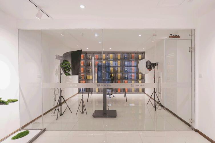 公司经营范围包括:许可项目:酒类经营;酒制品生产;食品互联网销售等